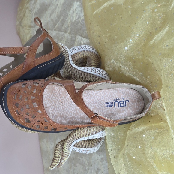 JBU By JAMBU Bellrose 8M Comfort Mary Jane Shoes in Tan with Cutout Detail - Picture 6 of 16